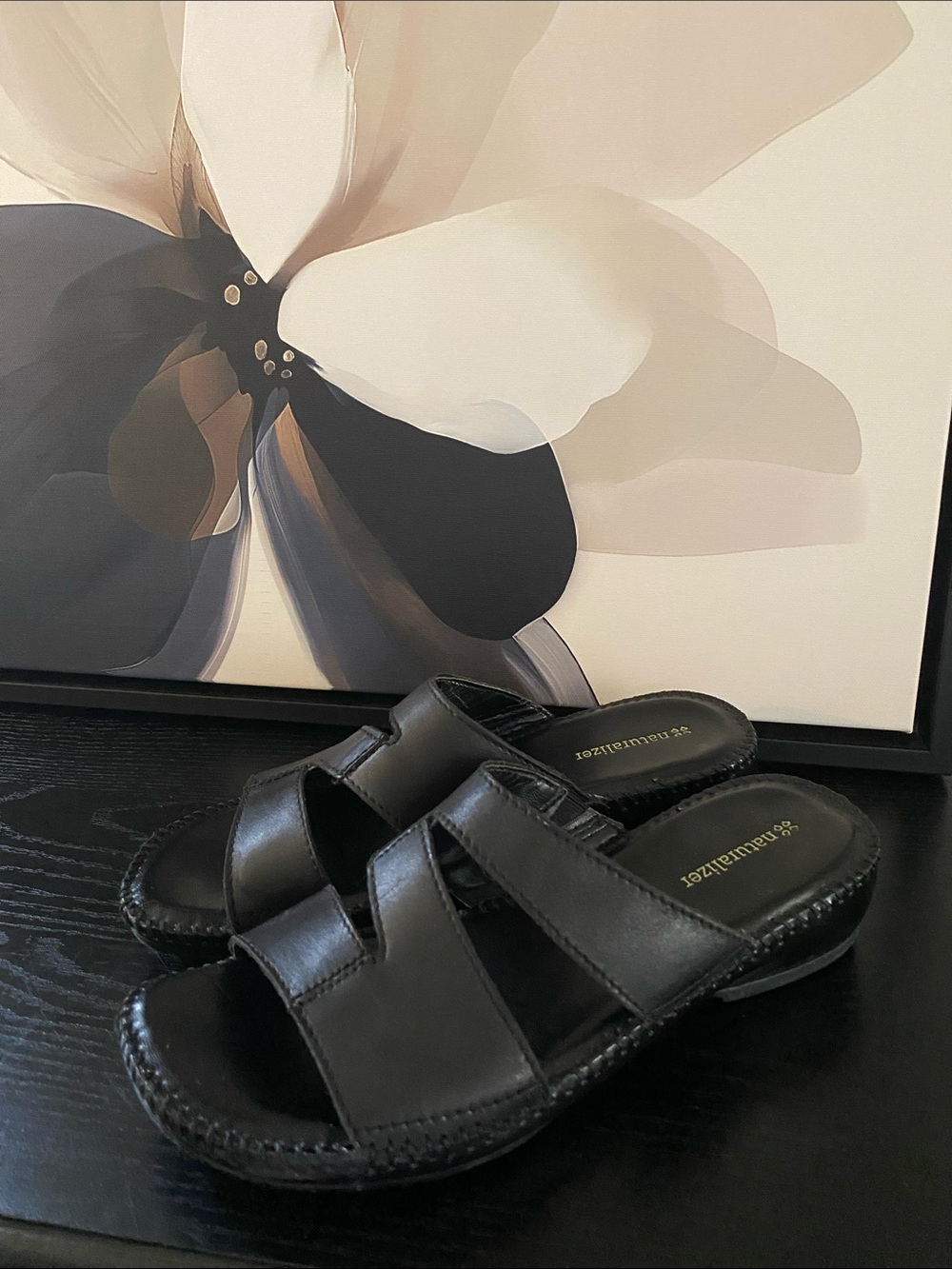 Naturalizer Size 7 1/2 Black Leather Sandals